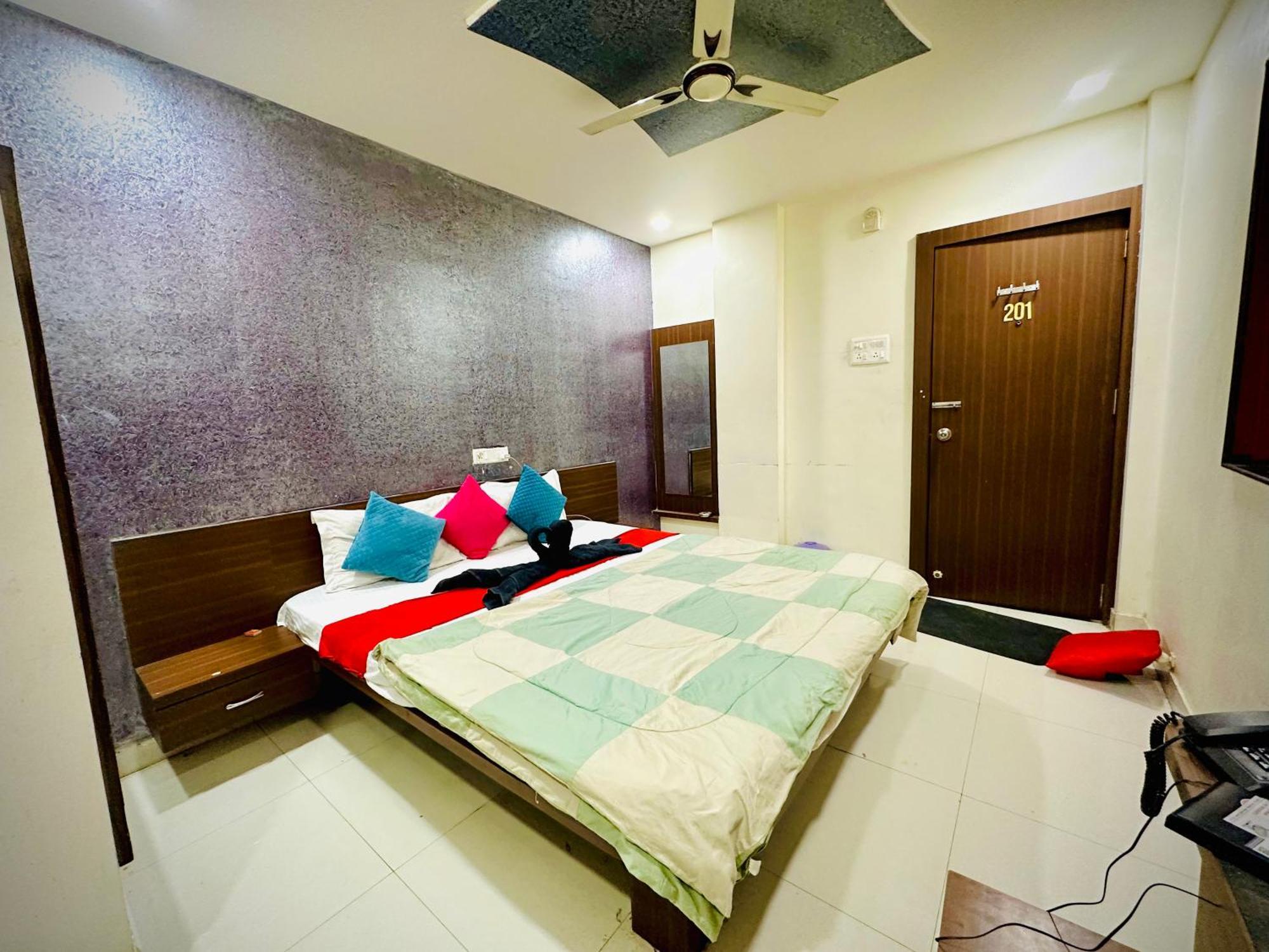 Hotel Sawai Executive Jadhavwadi Екстер'єр фото