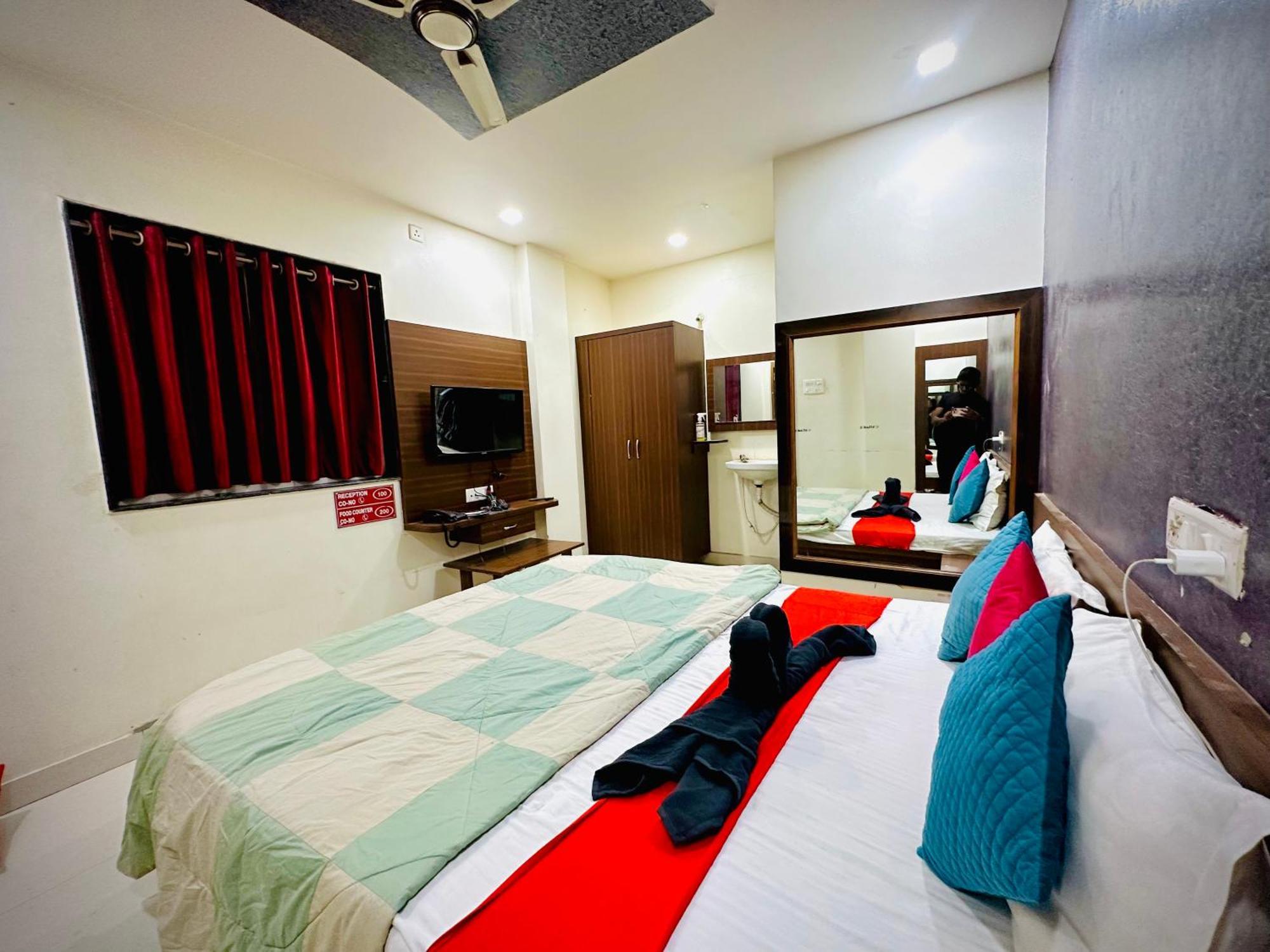 Hotel Sawai Executive Jadhavwadi Екстер'єр фото
